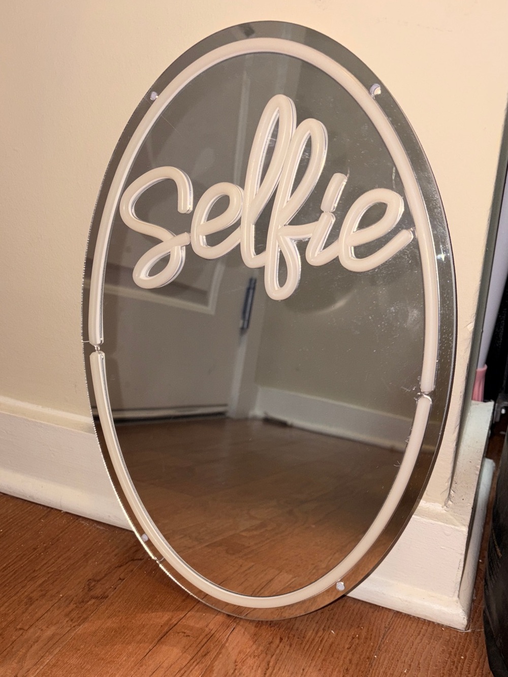 Selfie Neon-Style Oval Wall Sign - White